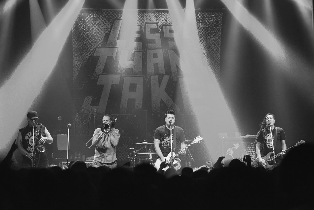 vitormunhoz-lessthanjake-031