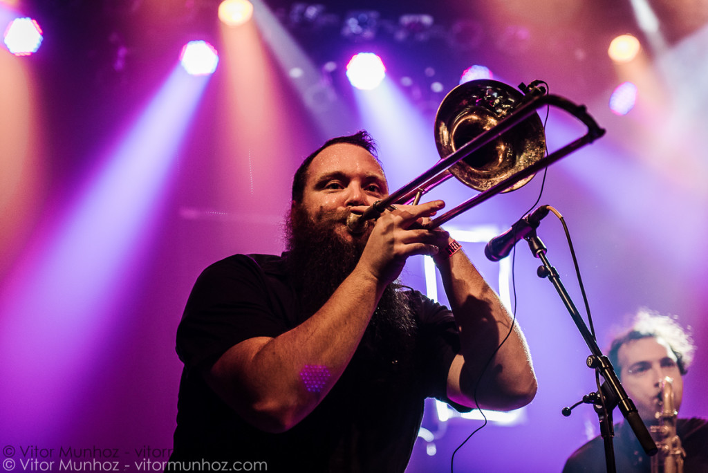 perform live for the 20th anniversary of Stomp Records