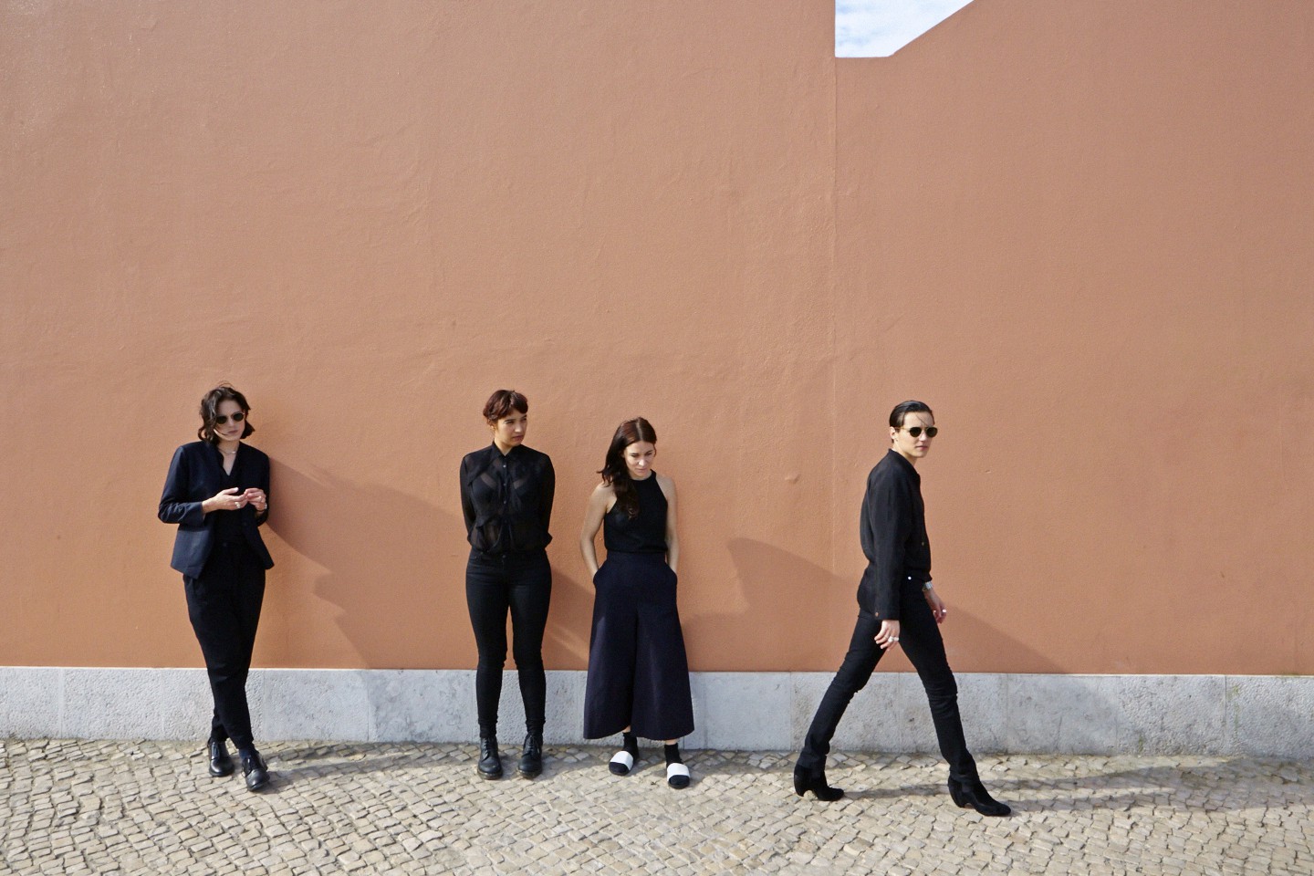 Savages 2016 live tour preview review